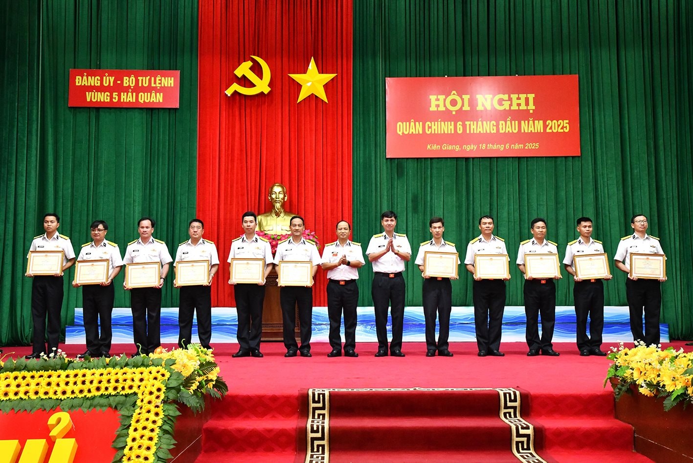 thanh-tich-tot-trong-dot-thi-dua-cao-diem-chao-mung-dai-hoi-dai-bieu-dang-bo-vung-5-hai-quan-lan-thu-xiii-nhiem-ky-2025-2030.jpg