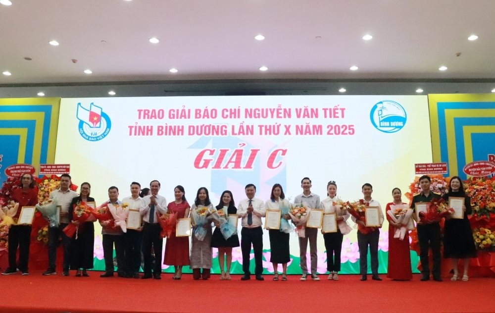 hop-mat-ky-niem-bao-chi-13.jpg