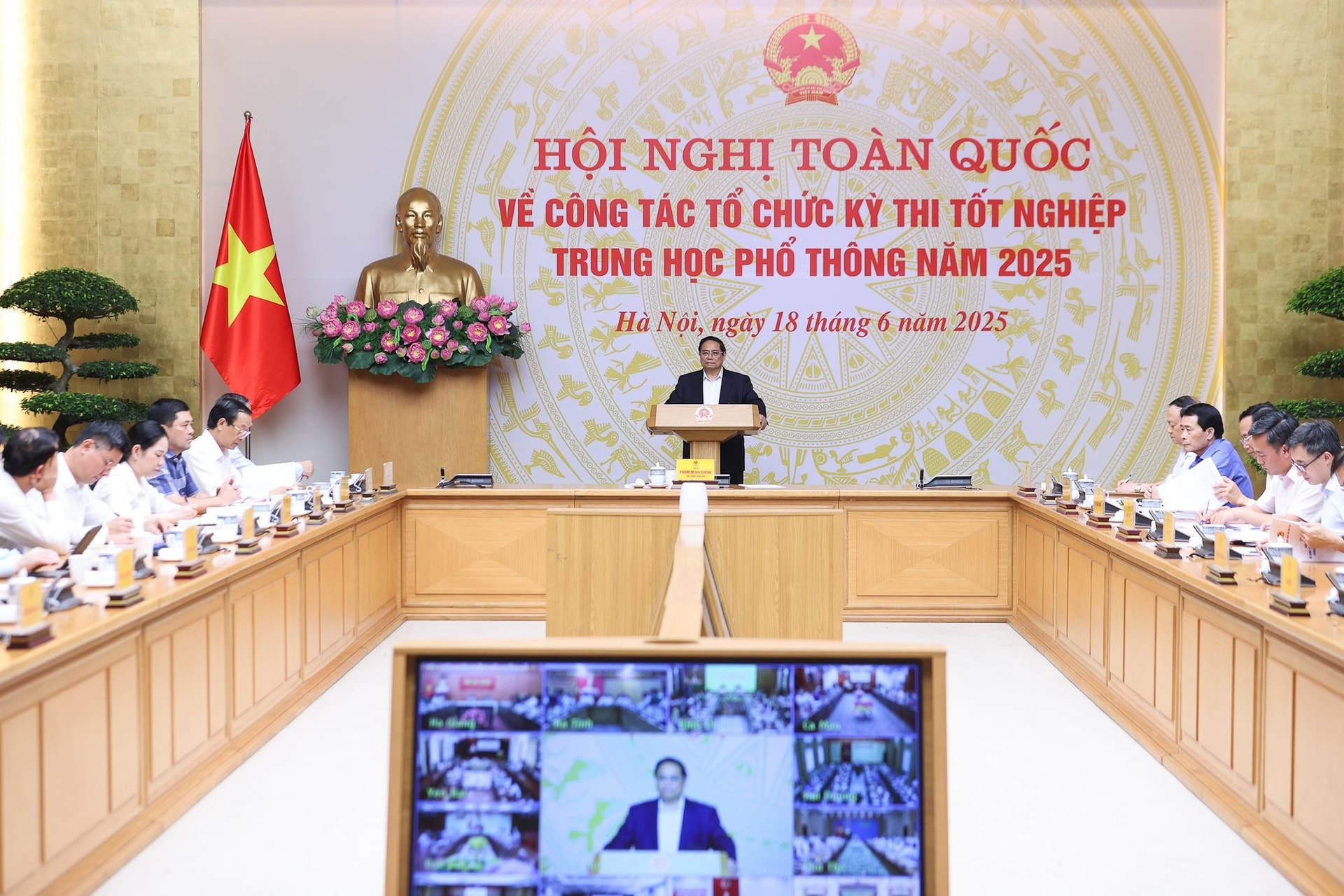 thu-tuong-chu-tri-cuoc-hop-ky-thi-thpt2(1).jpg