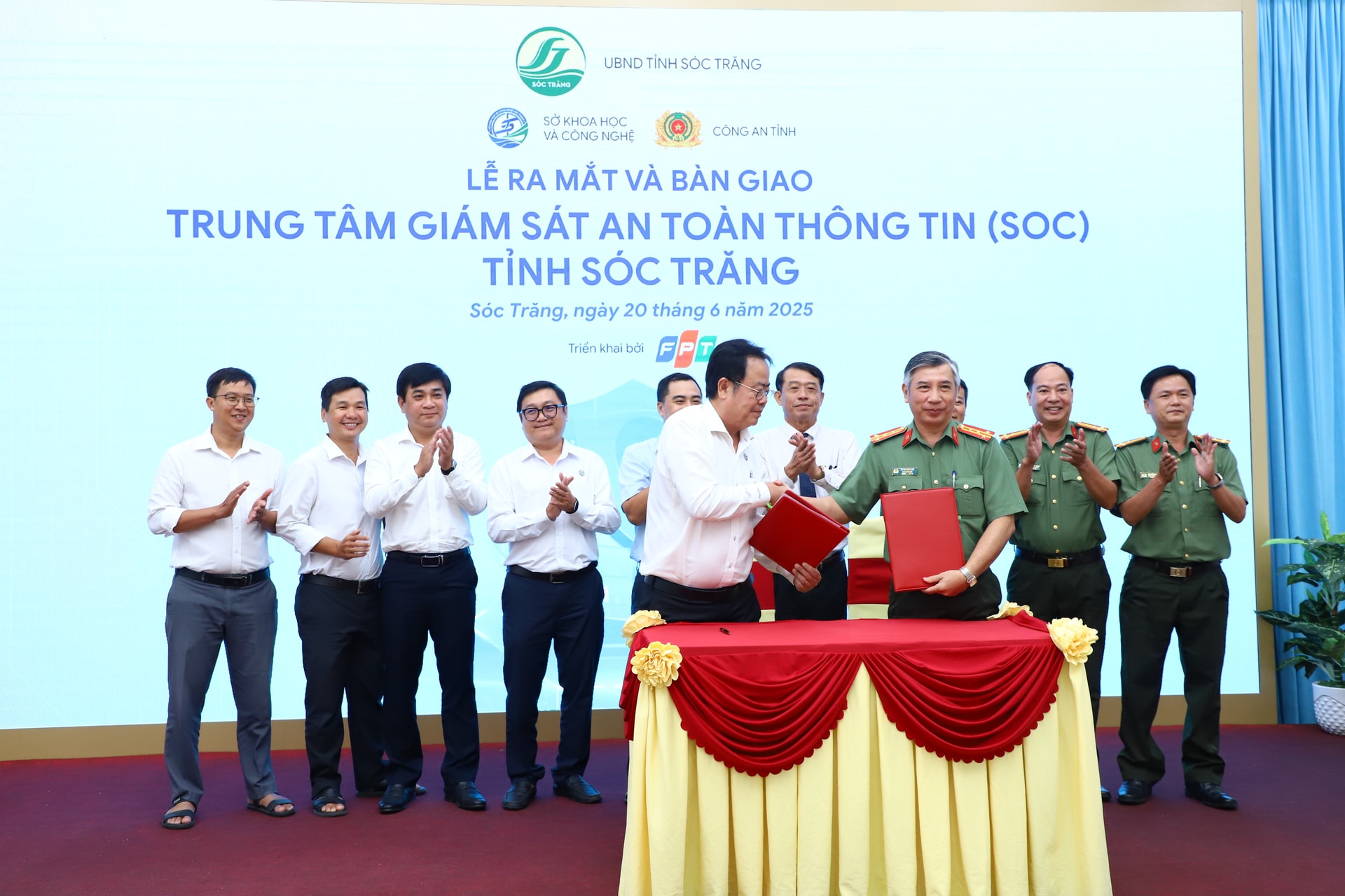 20.6.2025-tin-le-ra-mat-va-ban-giao-trung-tam-soc-soc-trang-5.jpg