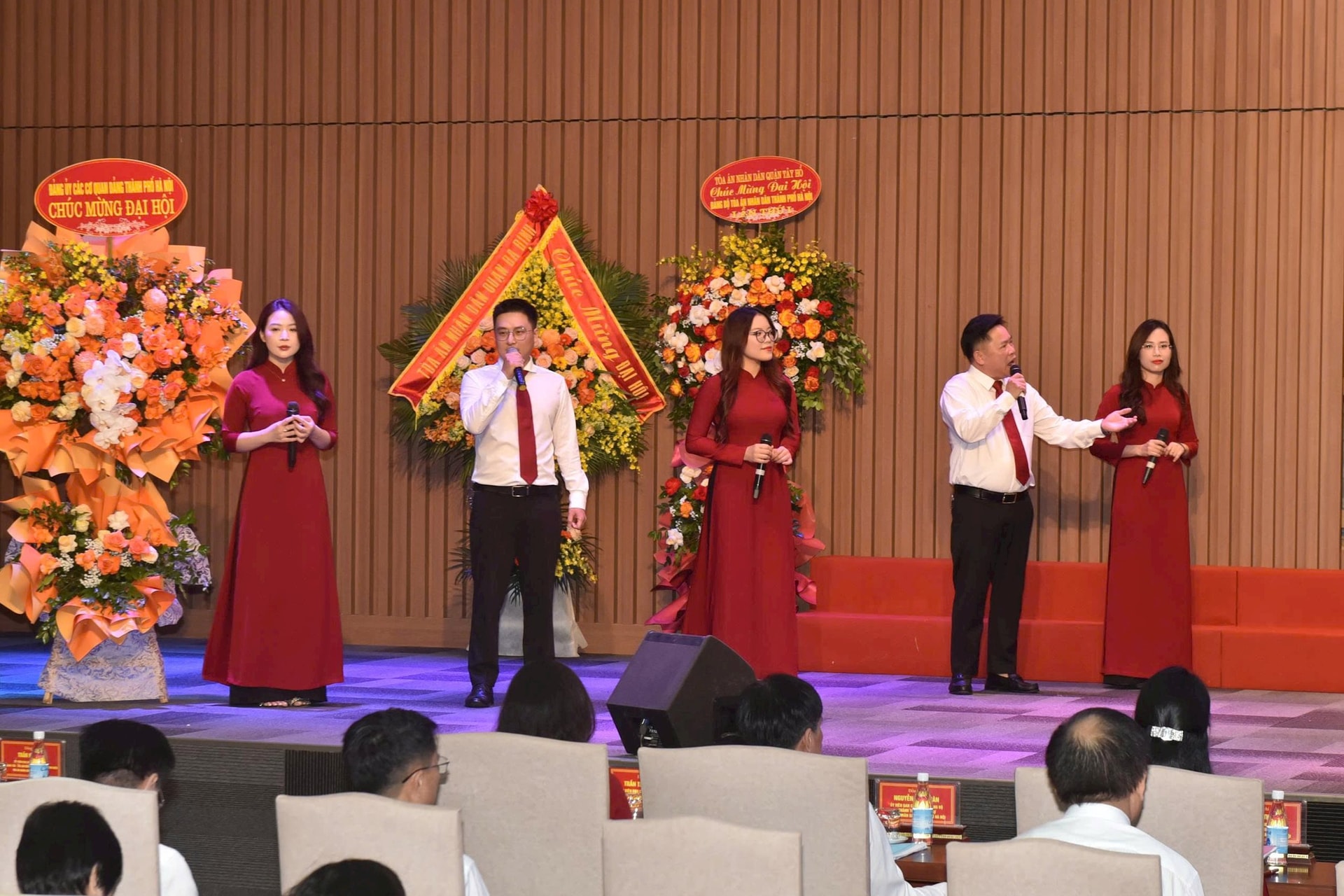 van-nghe-chao-mung.jpg