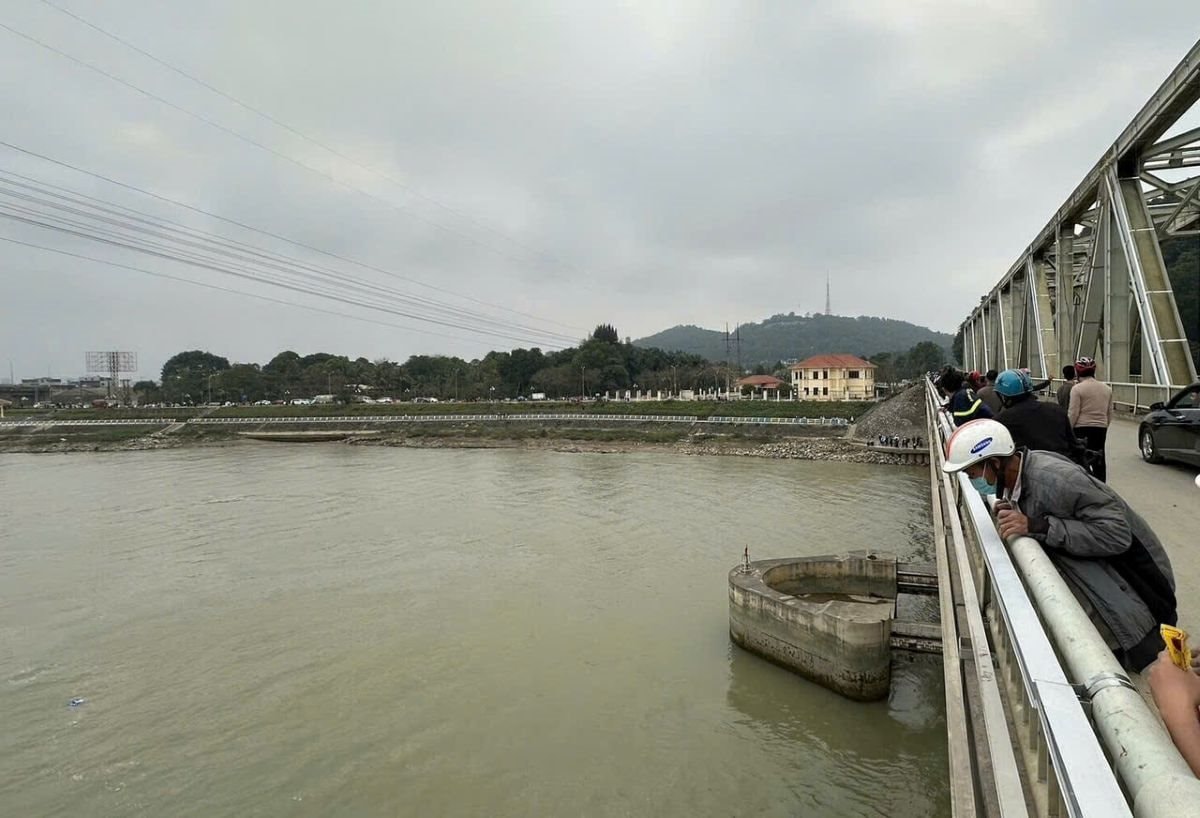 nhaycau.jpg