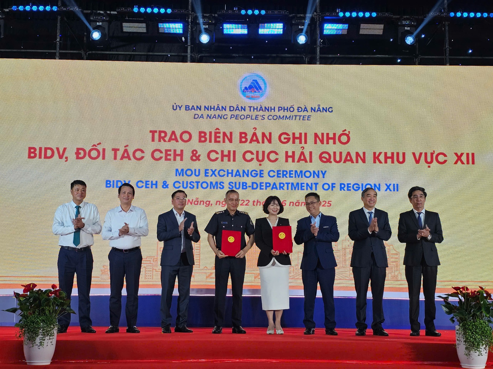 22-6-cong-bo11.jpg