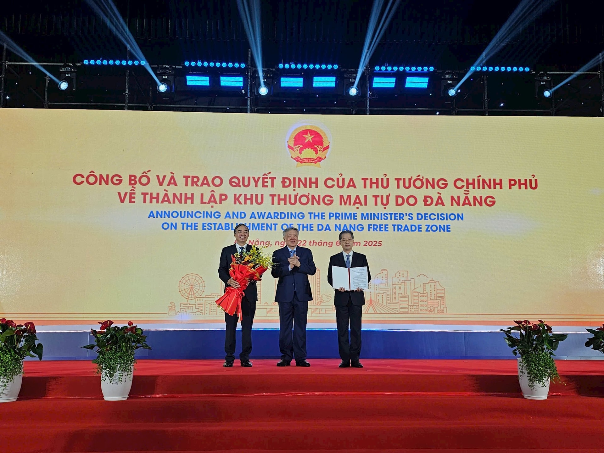 22-6-cong-bo13.jpg