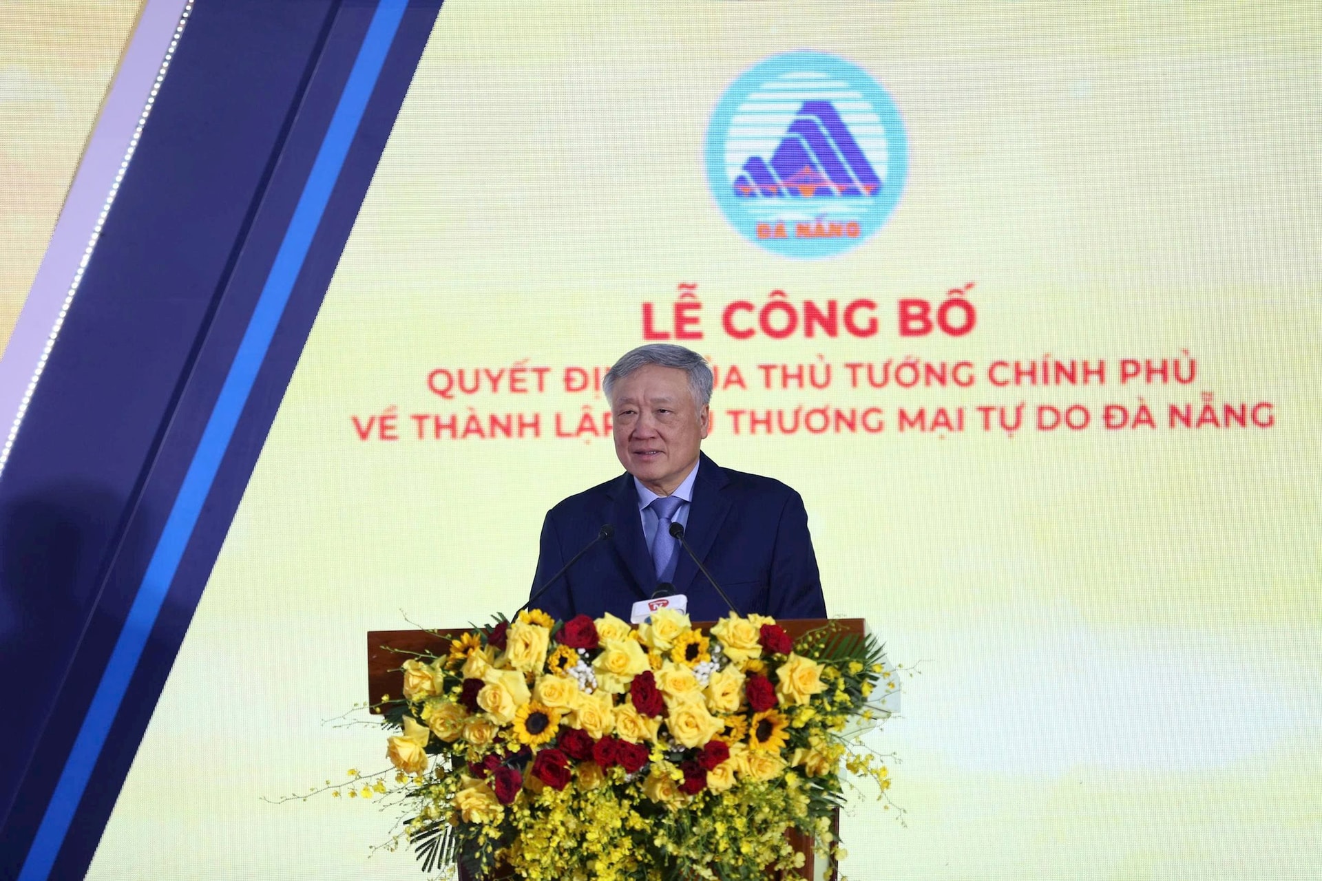 22-6-cong-bo14.jpg