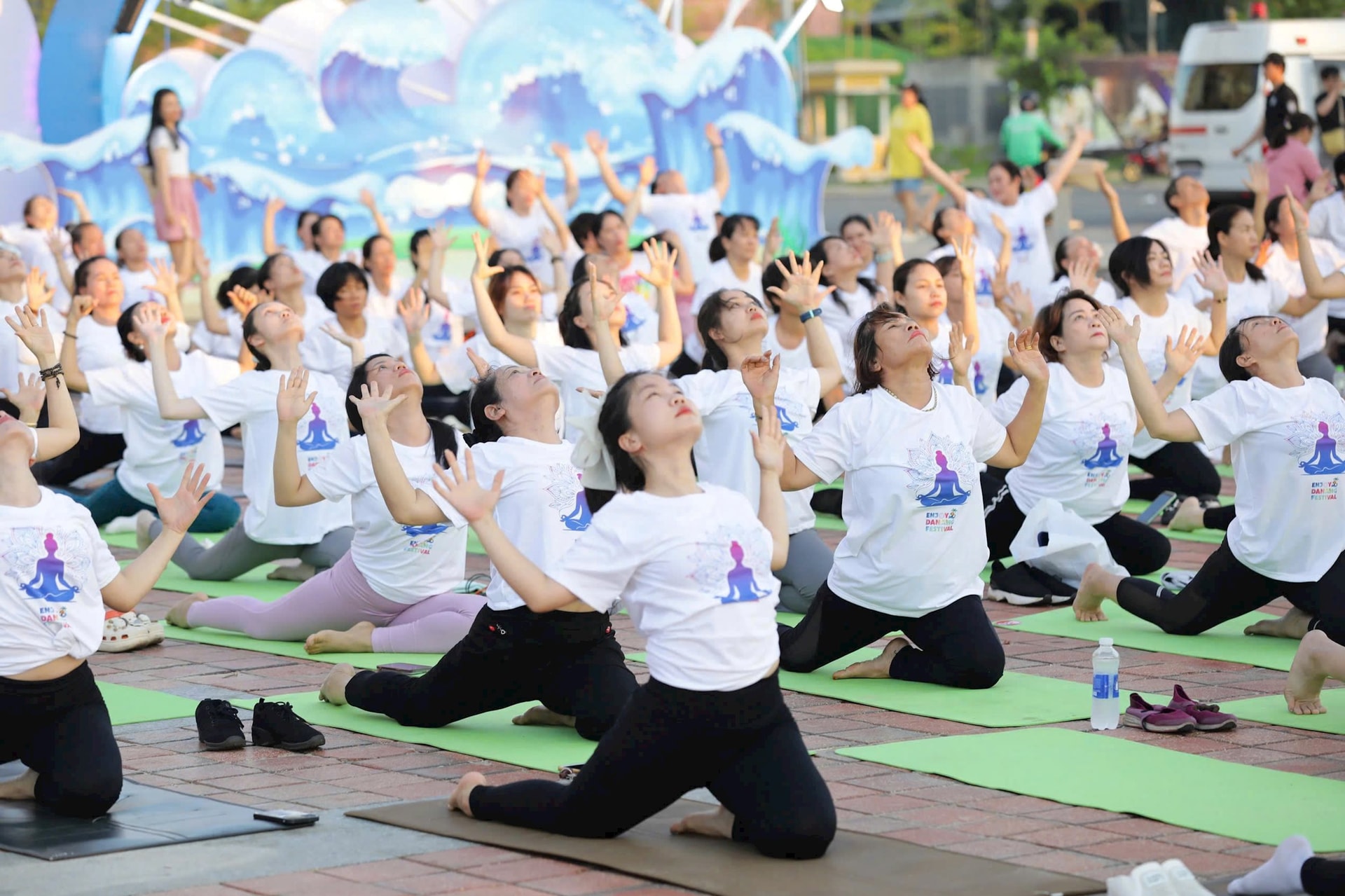 22-6-yoga10.jpg