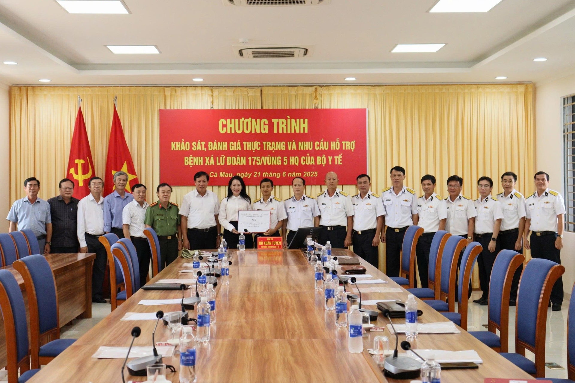 3.-doan-cong-tac-bo-y-te-tang-qua-benh-xa-lu-doan-175.jpg