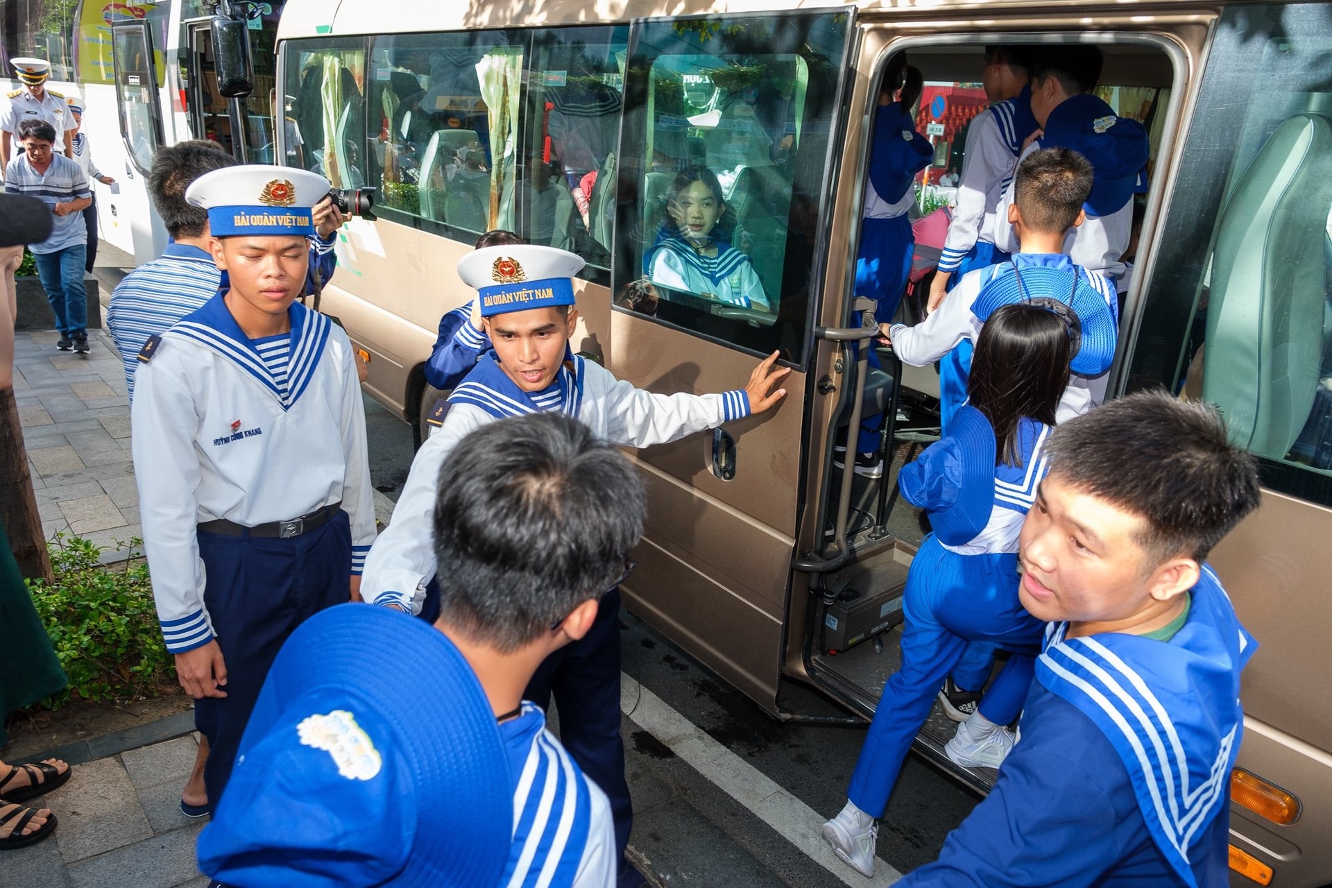 7.-cac-hoc-vien-len-duong-ve-don-vi-huan-luyen.jpg