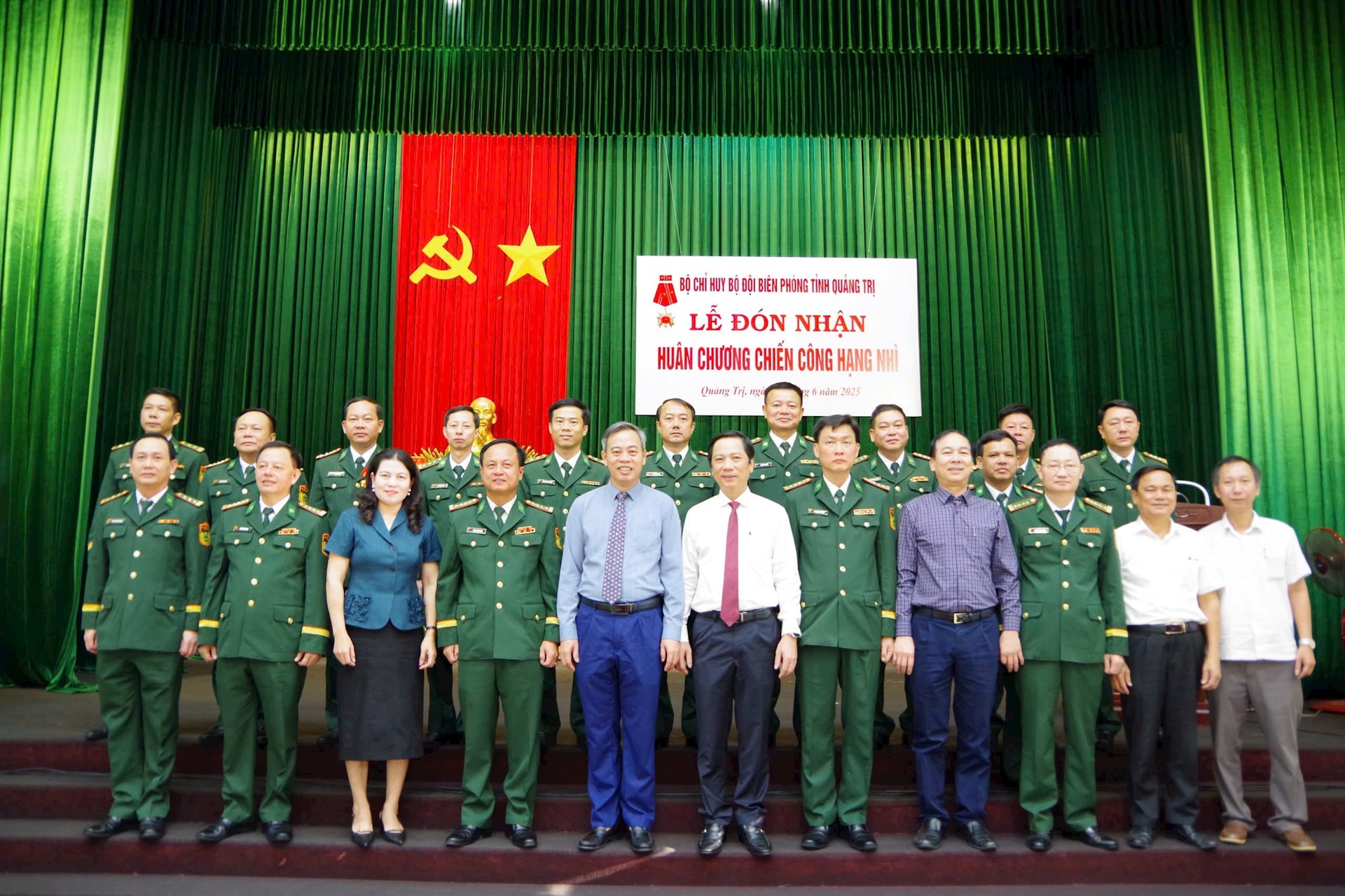 bien-phong-don-nhan-huan-chuong-2-2306.jpg