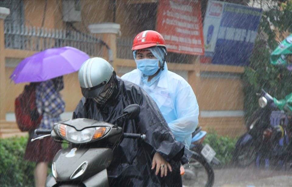 bo-gd-dt-yeu-cau-chu-dong-ung-pho-thien-tai-trong-thoi-gian-to-chuc-ky-thi-tot-nghiep-thpt.jpg