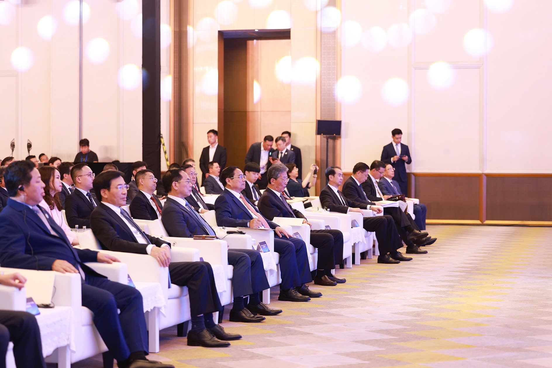 Thủ tướng: Cộng đồng doanh nghiệp là trụ cột quan trọng kết nối kinh tế Việt Nam – Trung Quốc- Ảnh 1.