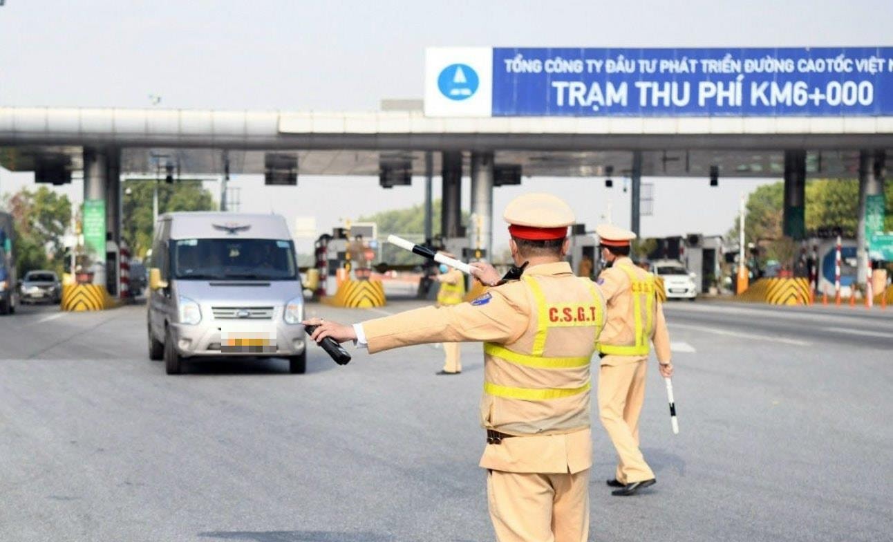 canh-sat-giao-thong-tang-cuong-xu-ly-4-nhom-hanh-vi-vi-pham-tren-cac-tuyen-cao-toc-3-(1).jpg