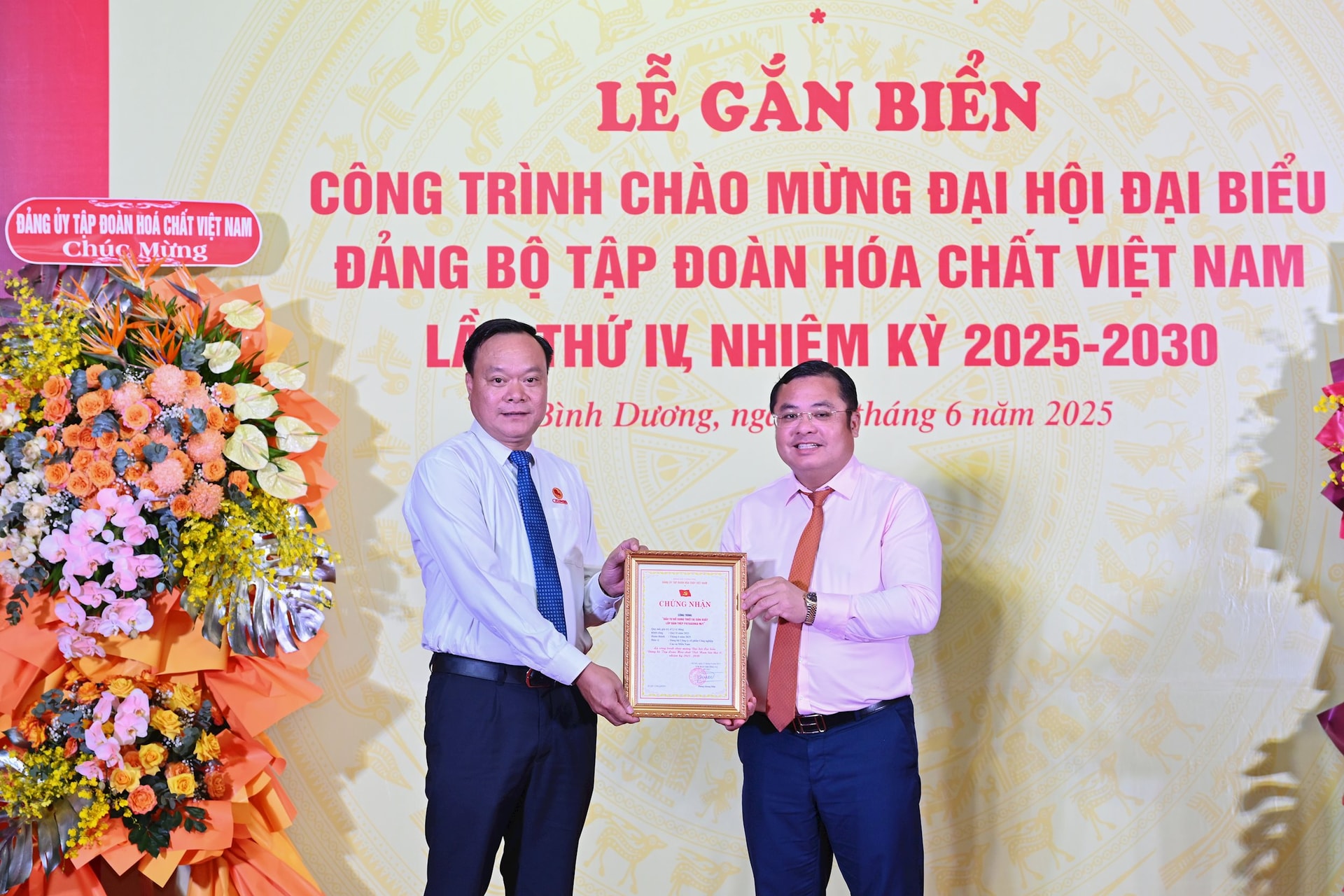 bi-thu-du-tdhcvn-trao-quyet-dinh-cho-bt-du-ctcp-csm.jpg