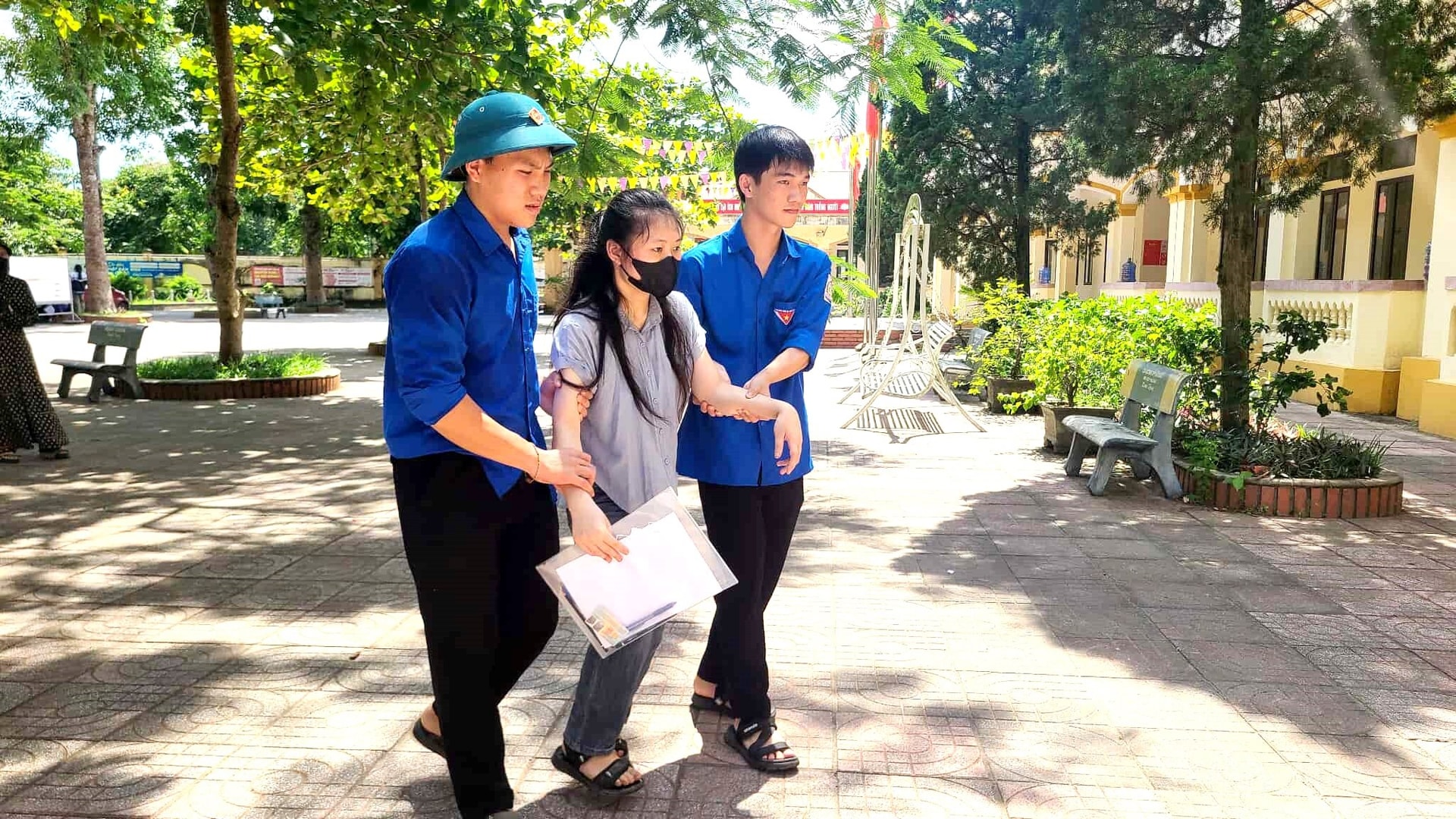 nu_xinh_dc_mien_thi_tn_2.jpg