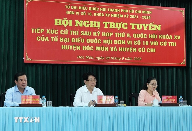 ttxvn-2806-chu-tich-nuoc-tiep-xuc-cu-tri-3.jpg