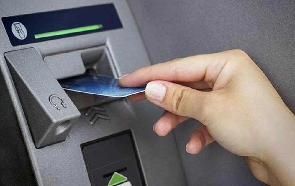 nhan-tin-bao-hiem-qua-the-atm-11102024a.jpg