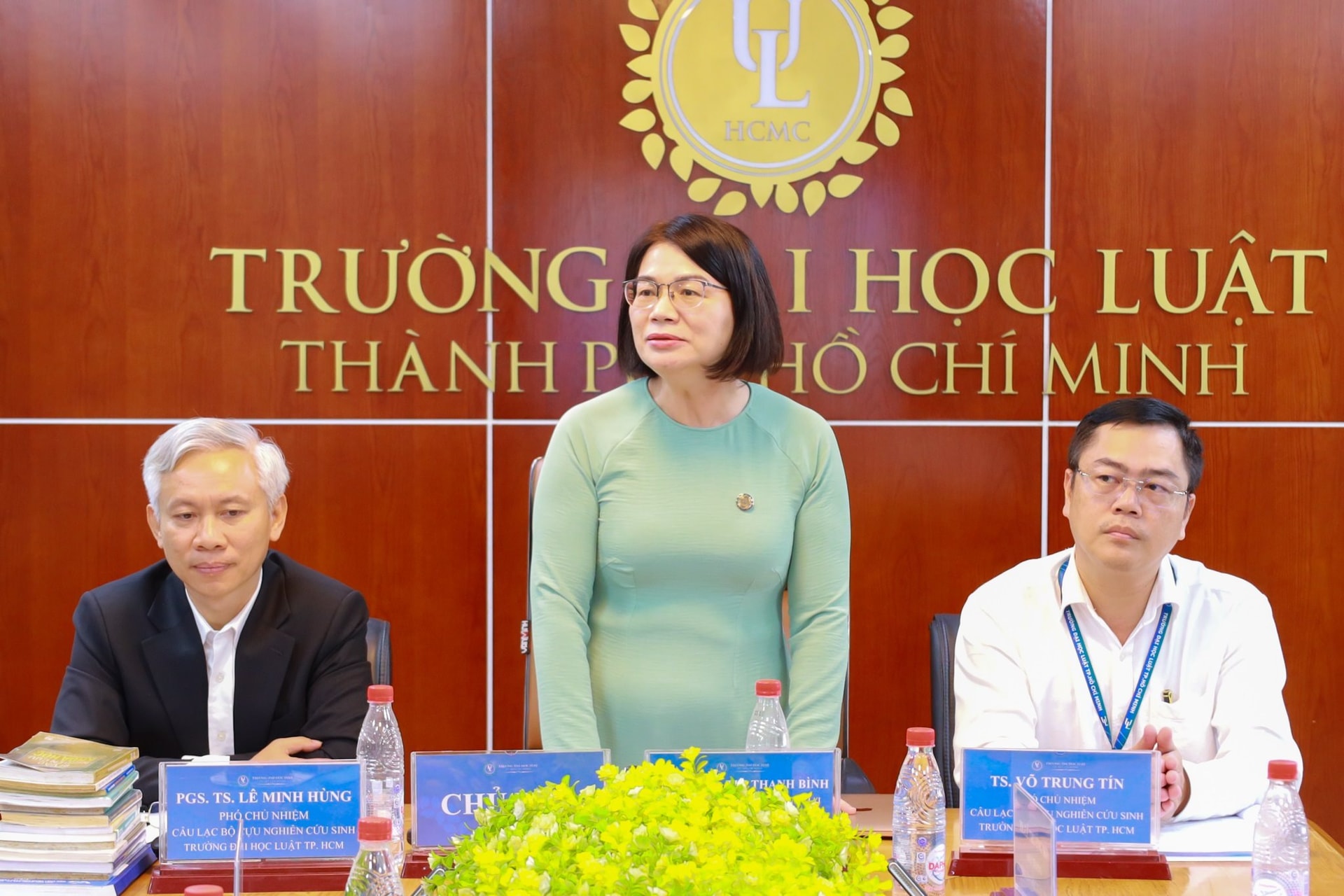 pgs.ts.-ha-thi-thanh-binh-truong-khoa-luat-thuong-mai-chu-nhiem-clb-cuu-ncs-truong-dai-hoc-luat-tp.jpg