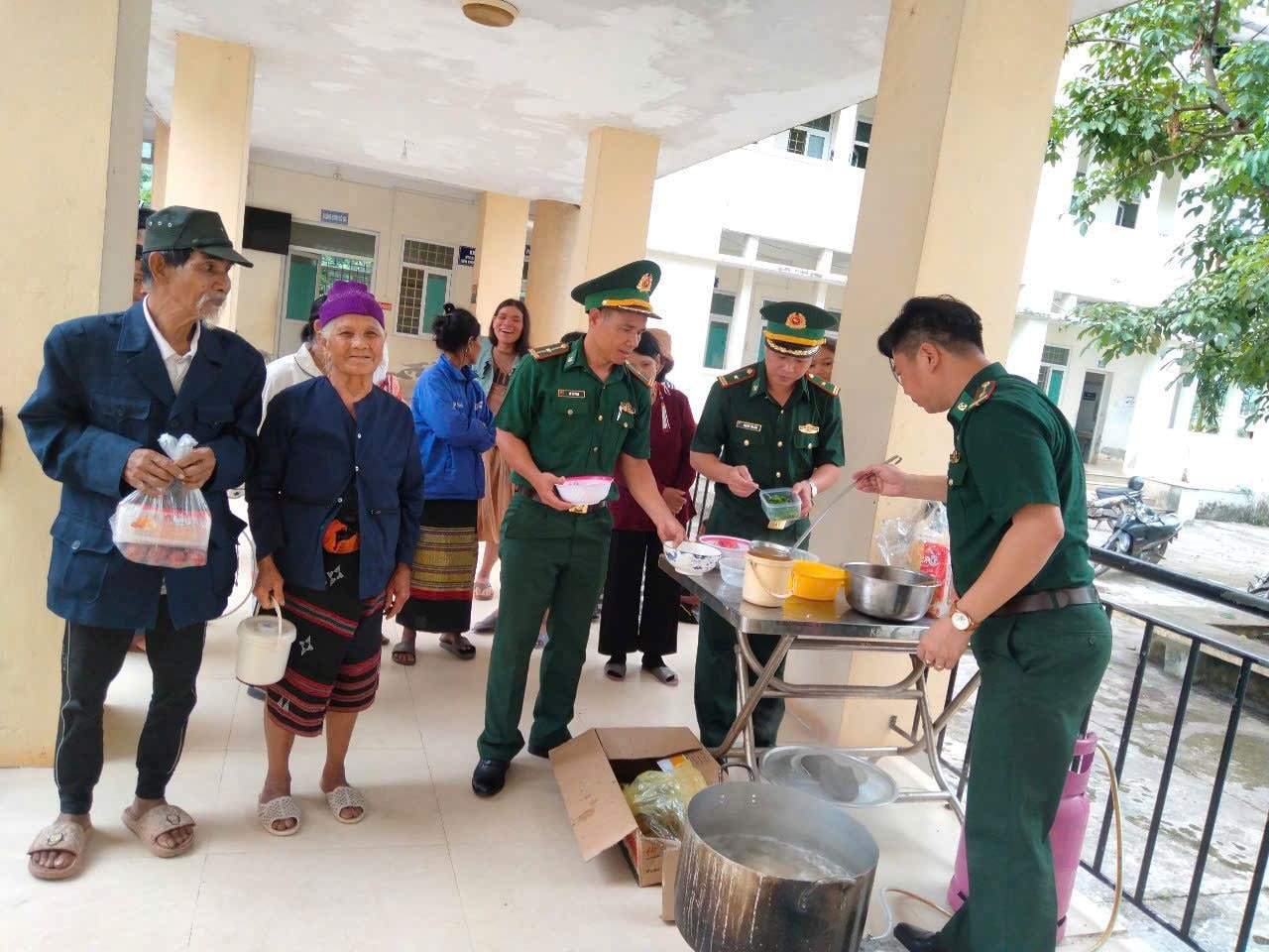 bien-phong-la-lay-nau-pho-1.jpg