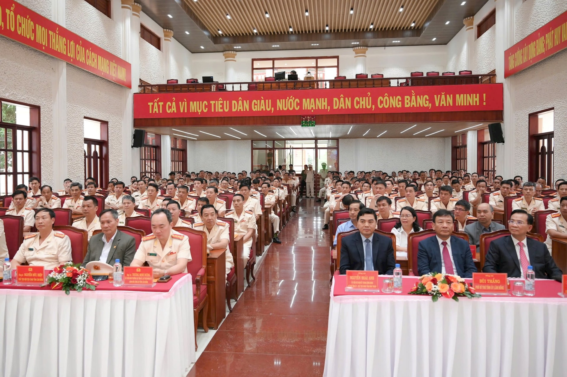 cong-an-lam-dong-2.jpg