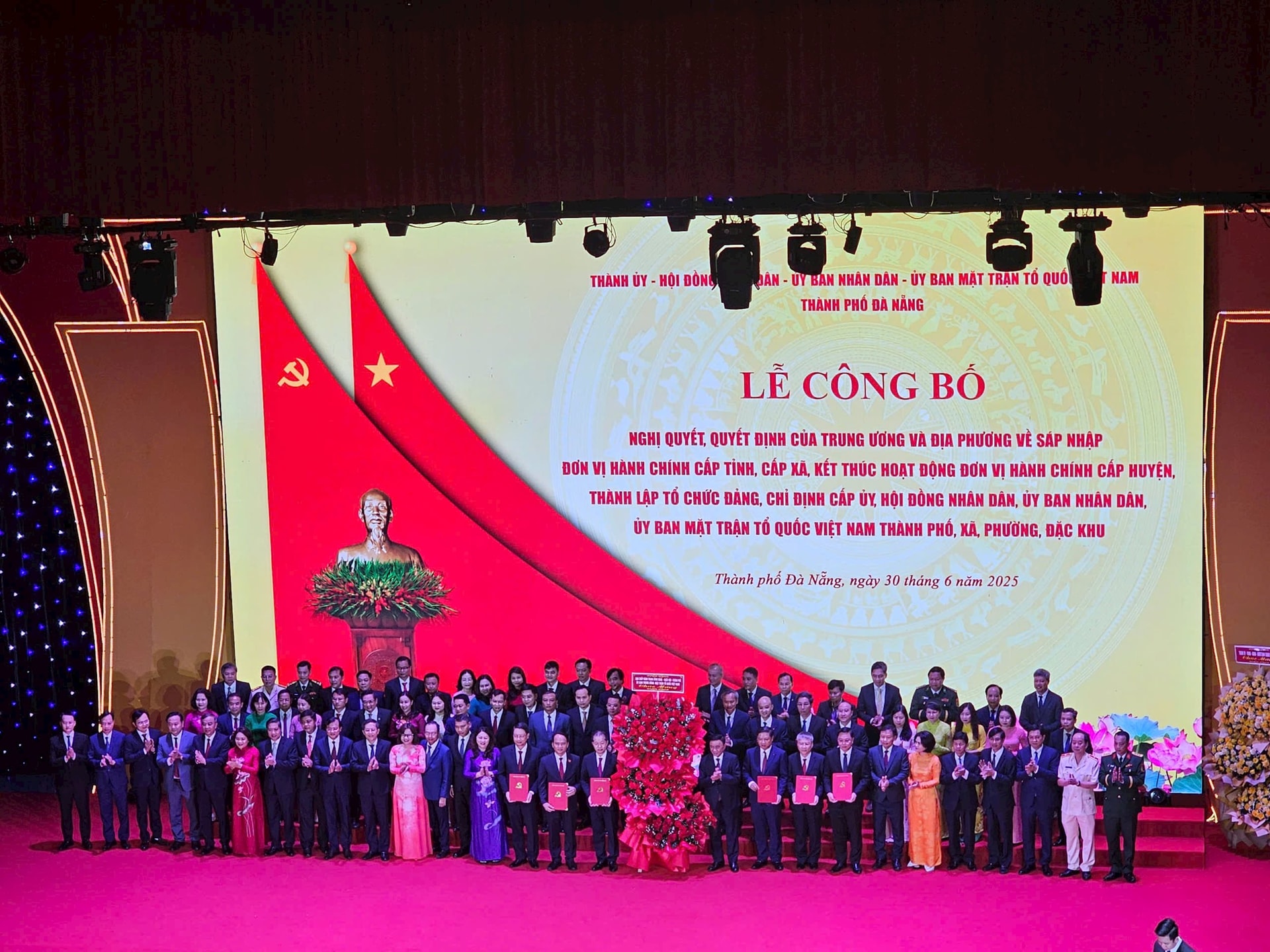 30-6-cong-bo10.jpg