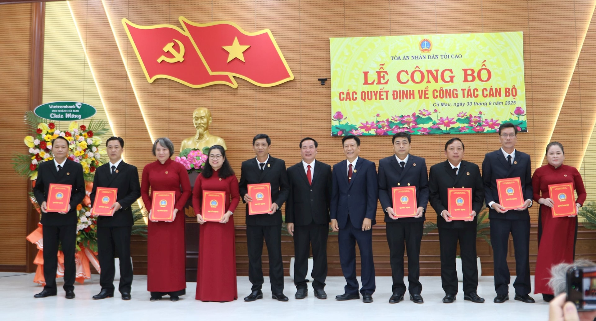 trao-qd-chanh-an-toa-khu-vuc-1.jpg