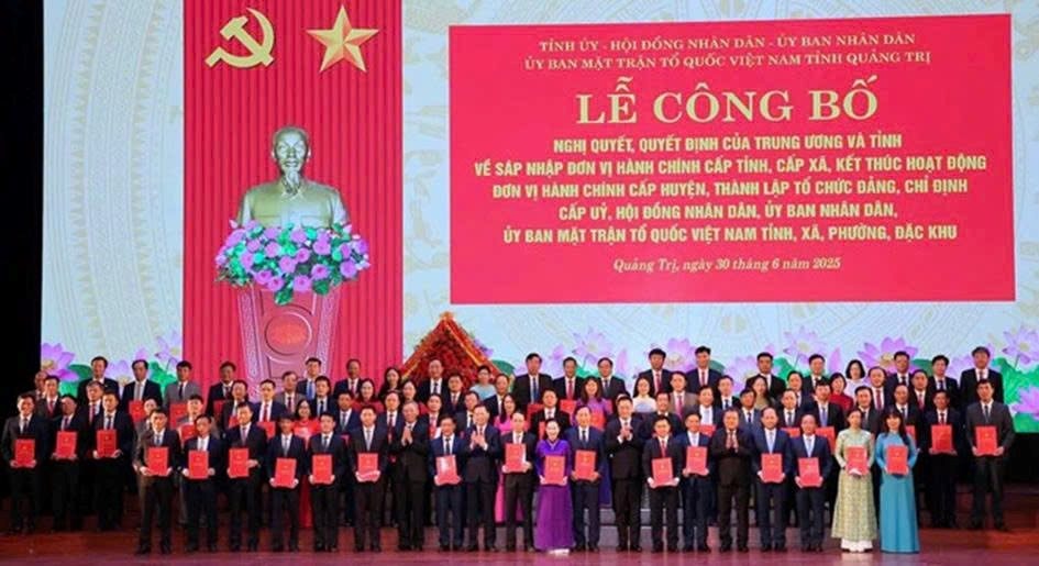 trao-quyet-dinh-bi-thu-cap-xa.jpg