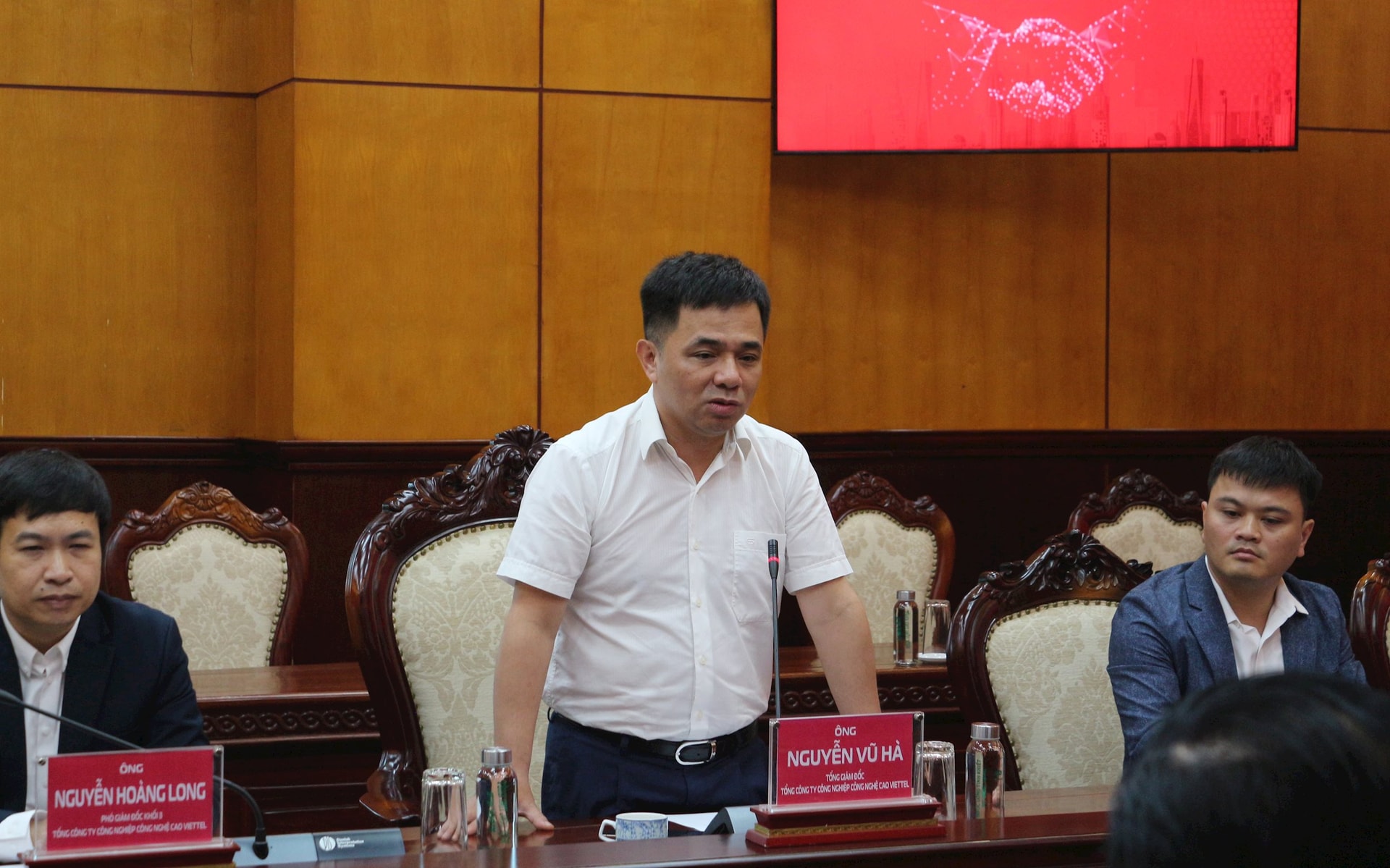 ong-nguyen-vu-ha-tong-giam-doc-viettel-high-tech.jpg