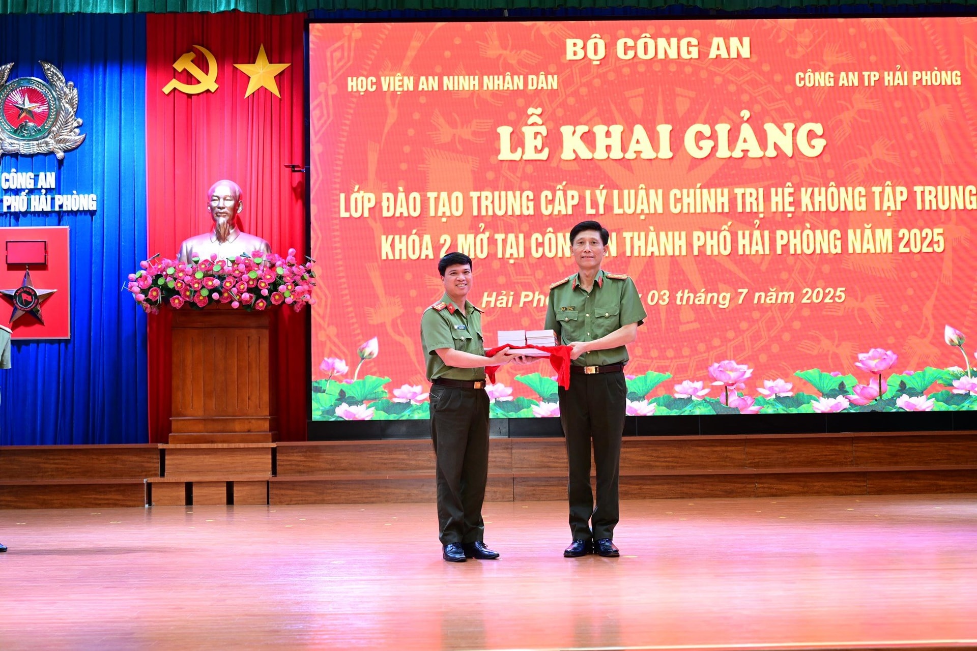 tang-sach.jpg