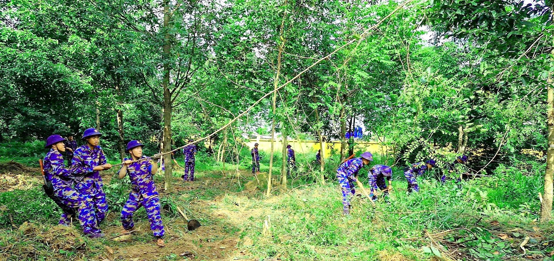 1.2-doan-vien-thanh-nien-trung-tam-huan-luyen-ve-sinh-khu-vuc.jpg