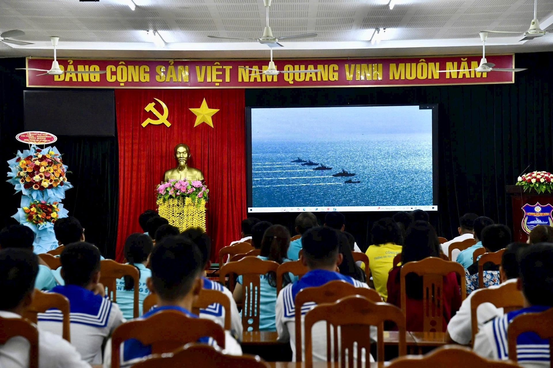 5.-doan-co-so-lu-doan-167-to-chuc-giao-luu-voi-doan-truong-dai-hoc-tai-chinh-marketing.jpg