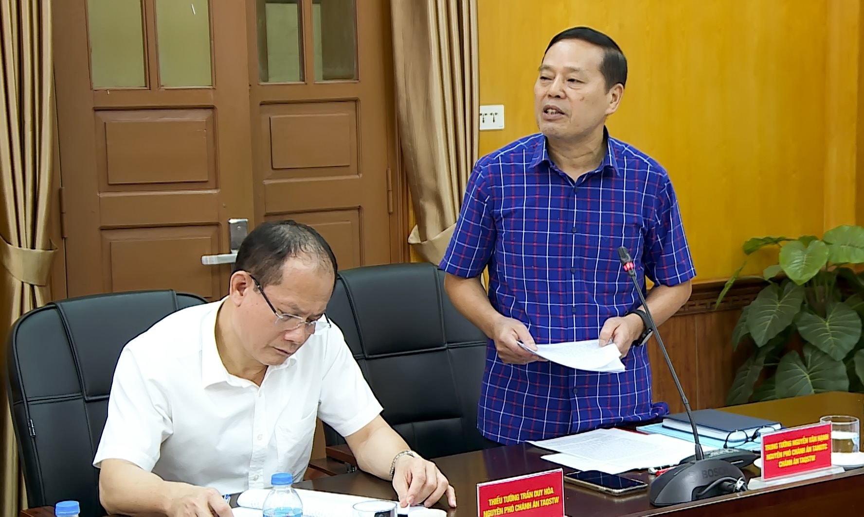 anh-2-trung-tuong-nguyen-van-hanh-nguyen-pho-chanh-an-toa-an-nhan-dan-toi-cao-nguyen-chanh-an-toa-an-quan-su-trung-uong-phat-bieu-tai-hoi-thao..jpg