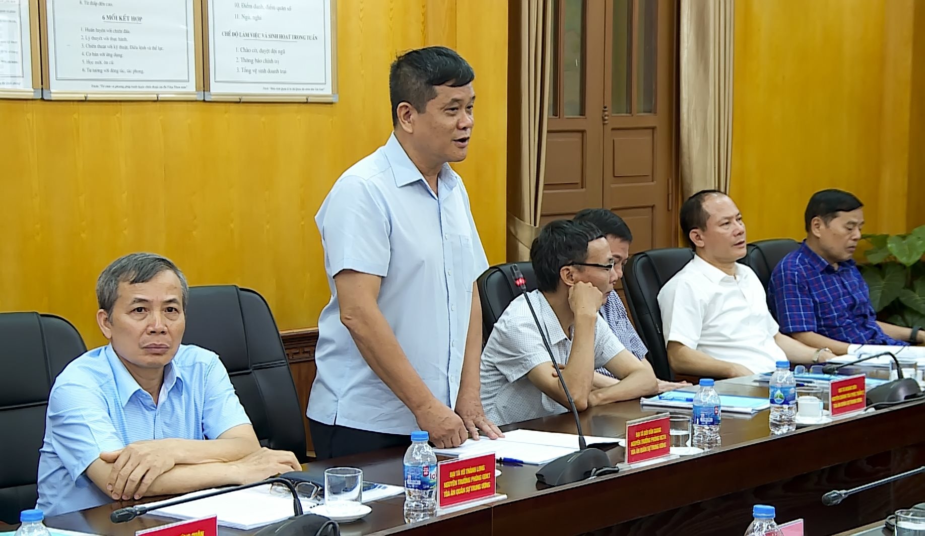 anh-5-dai-bieu-dong-gop-y-kien-tai-hoi-thao..jpg