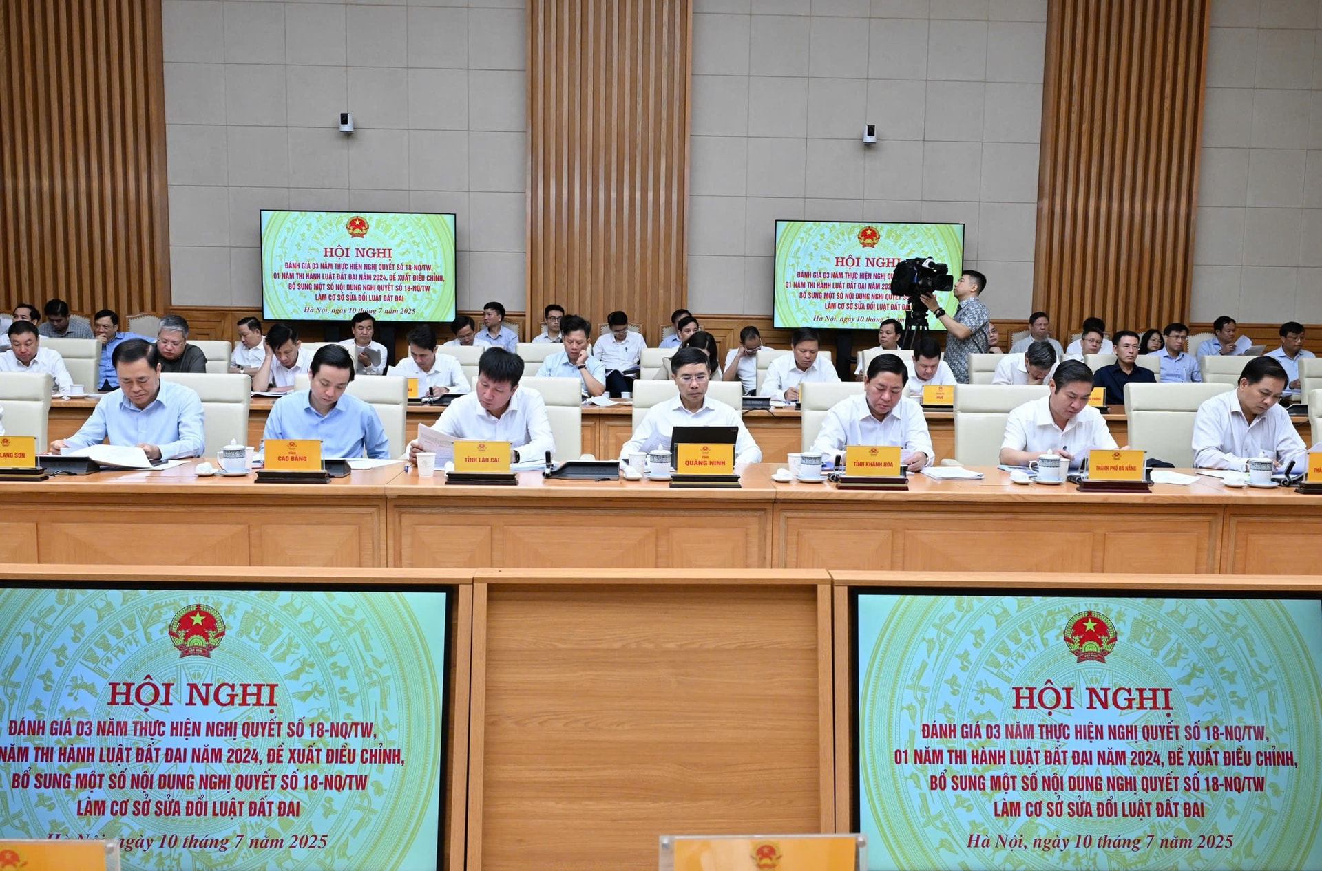 Thủ tướng chủ trì hội nghị quan trọng về Nghị quyết 18 và Luật Đất đai 2024- Ảnh 2.