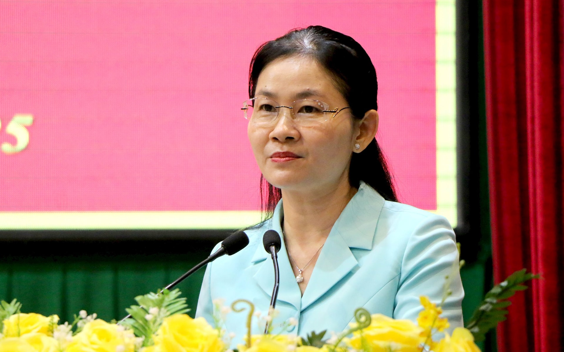 hanh-phat-bieu.jpg