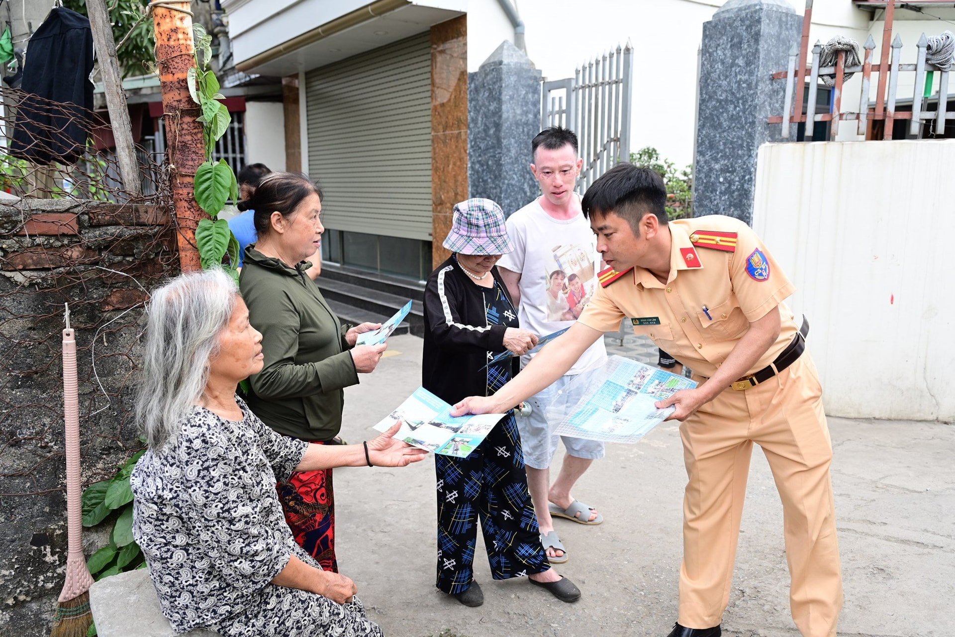 tuyen-truyen-duong-sat.jpg