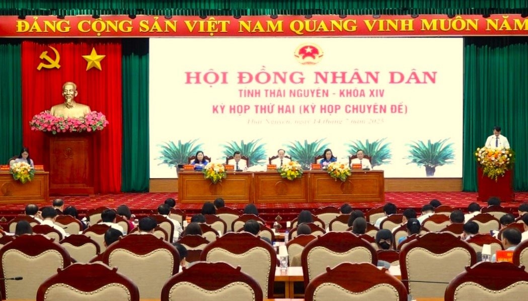 ky-hop-hoi-dong-nhan-danh-tinh-thai-nguyen-thu-12-153440_641-161335.jpeg