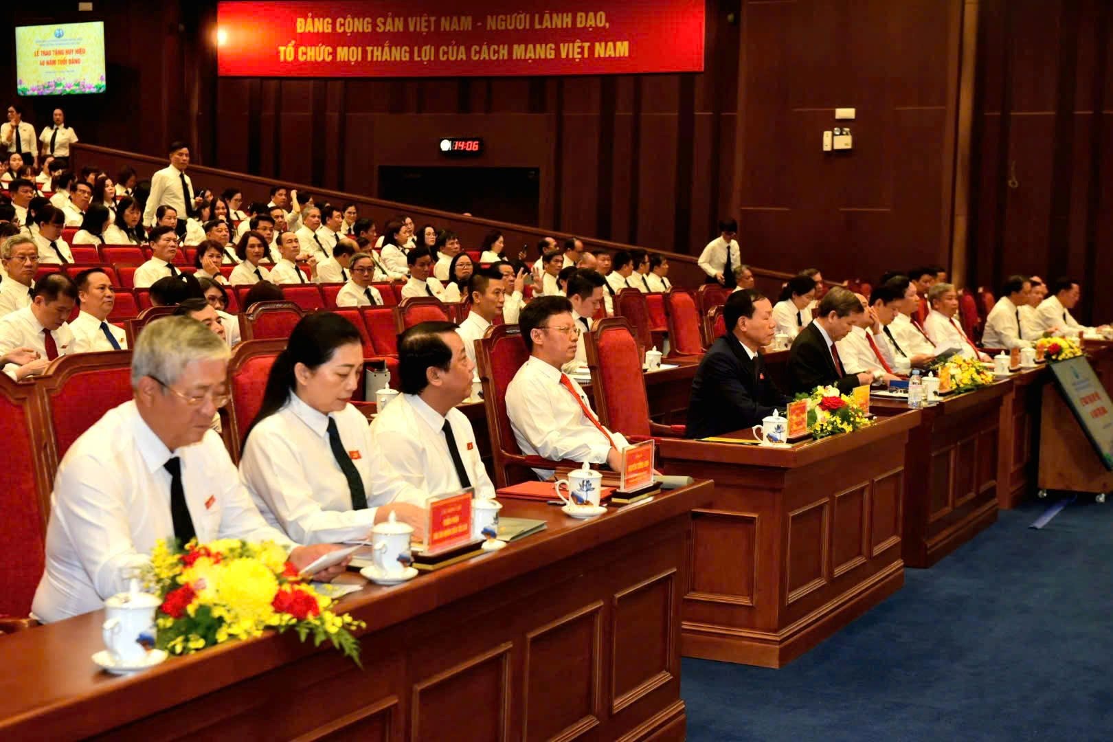 cac-dai-bieu-tham-du-buoi-le.jpg