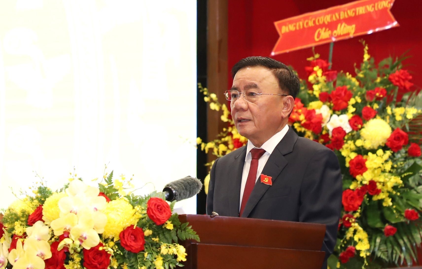thuong-tuc-ban-bi-thu-tran-cam-tu.jpg