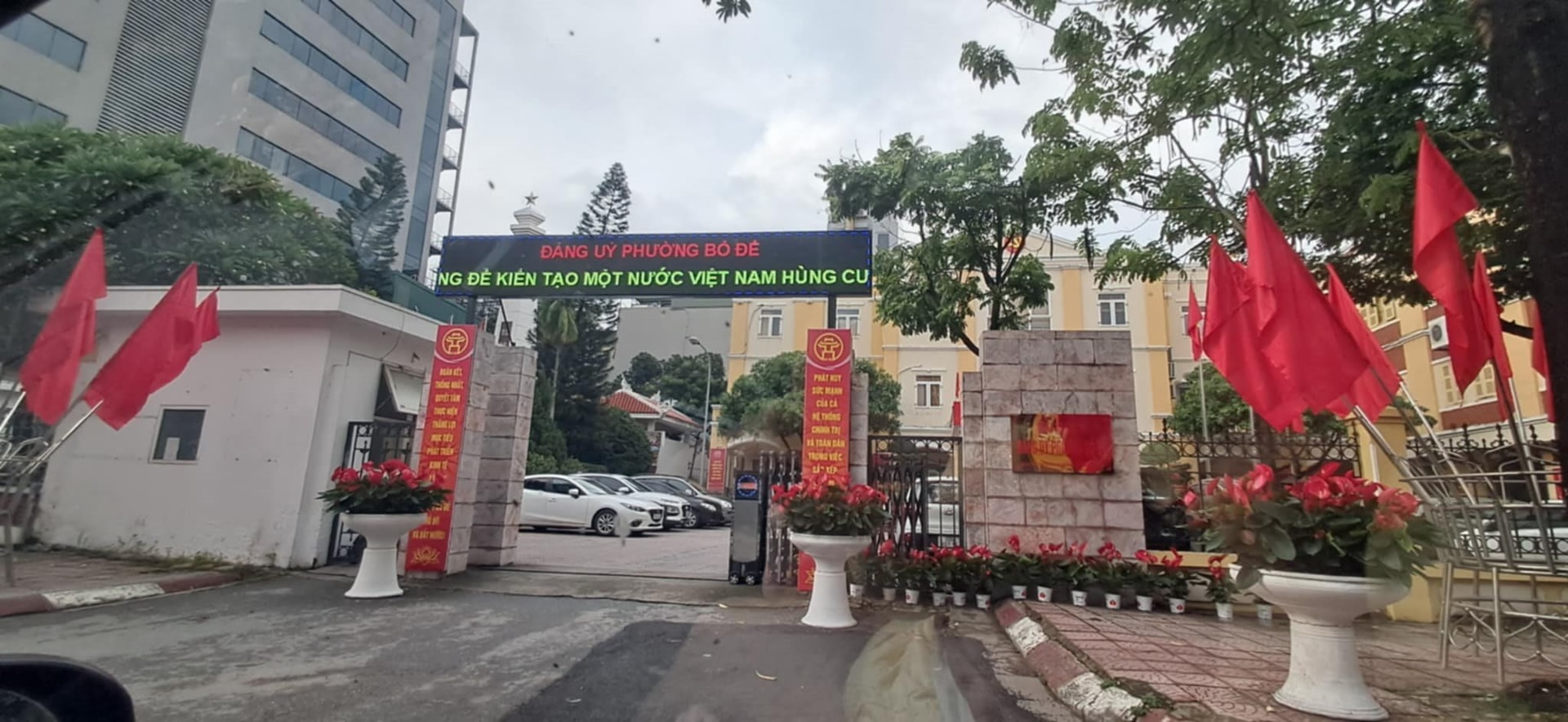 tru-so-dang-uy-phuong-bo-de-sau-sap-xep.jpg