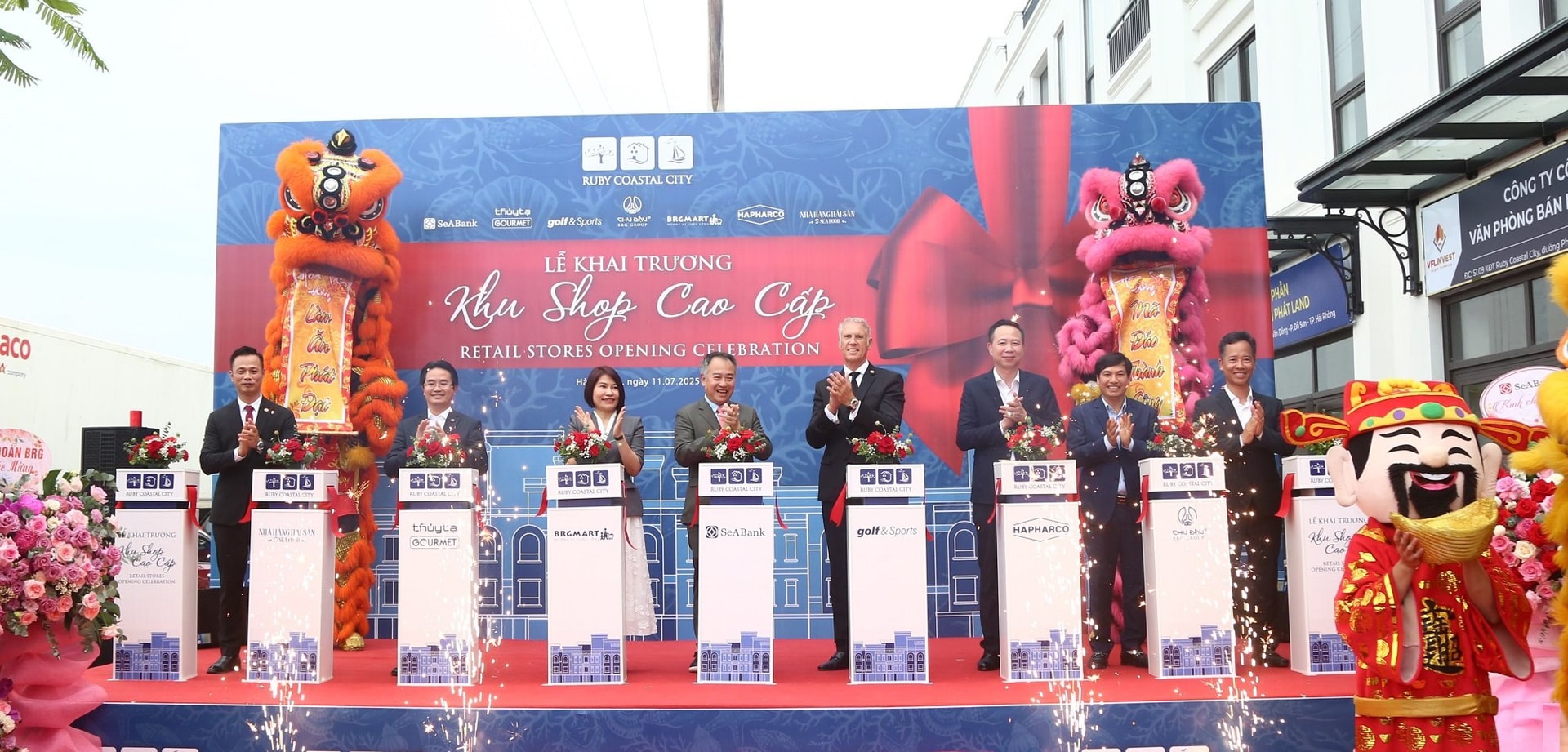 01-khai-truong-shop-cao-cap-rtgv.jpg