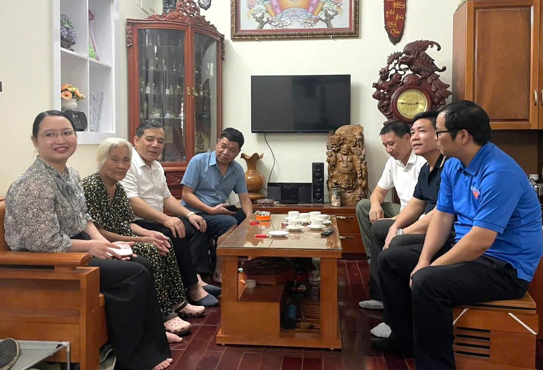 gia-dinh-bui-xuan-trong.jpg