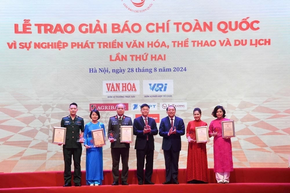 giai-bao-chi-toan-quoc-vi-su-nghiep-phat-trien-van-hoa-the-thao-va-du-lich-lan-thu-ii-vinh-danh-94-tac-pham-xuat-sac-nhat-20240829065940.jpg