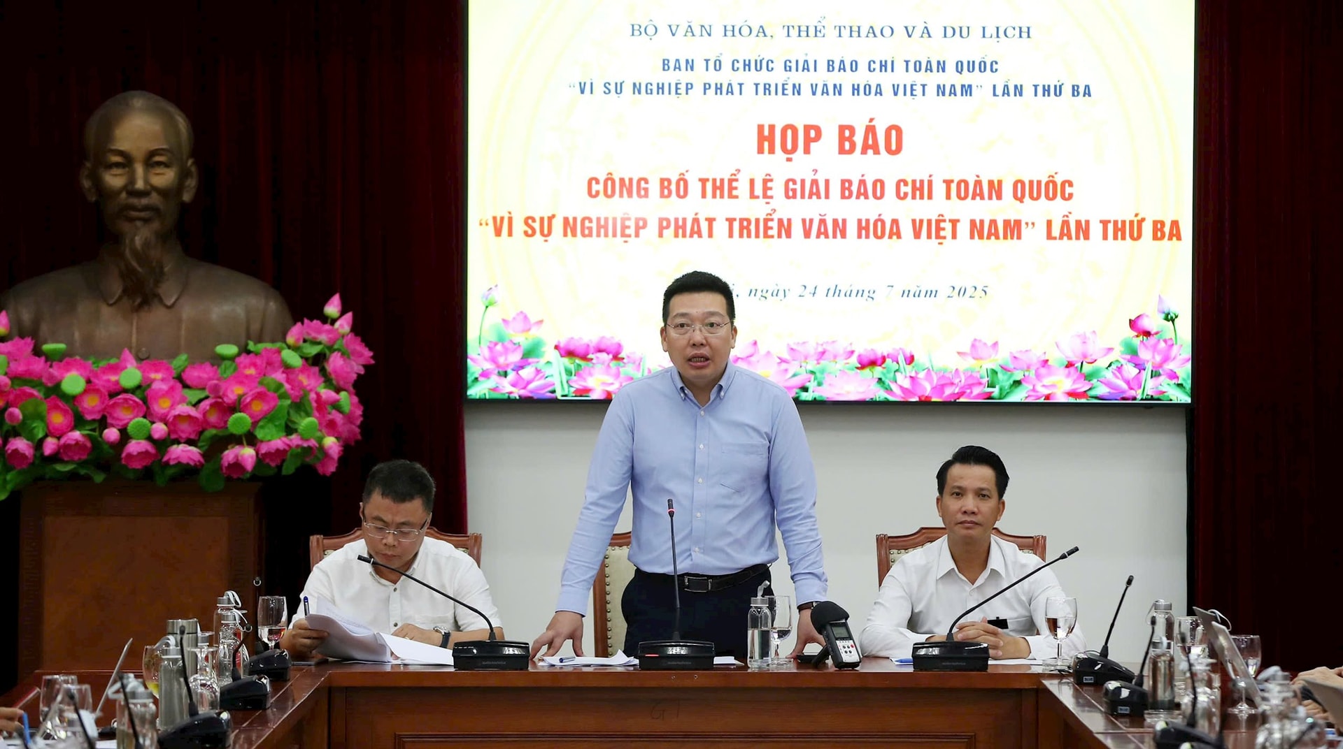 nguyen-anh-vu.jpg