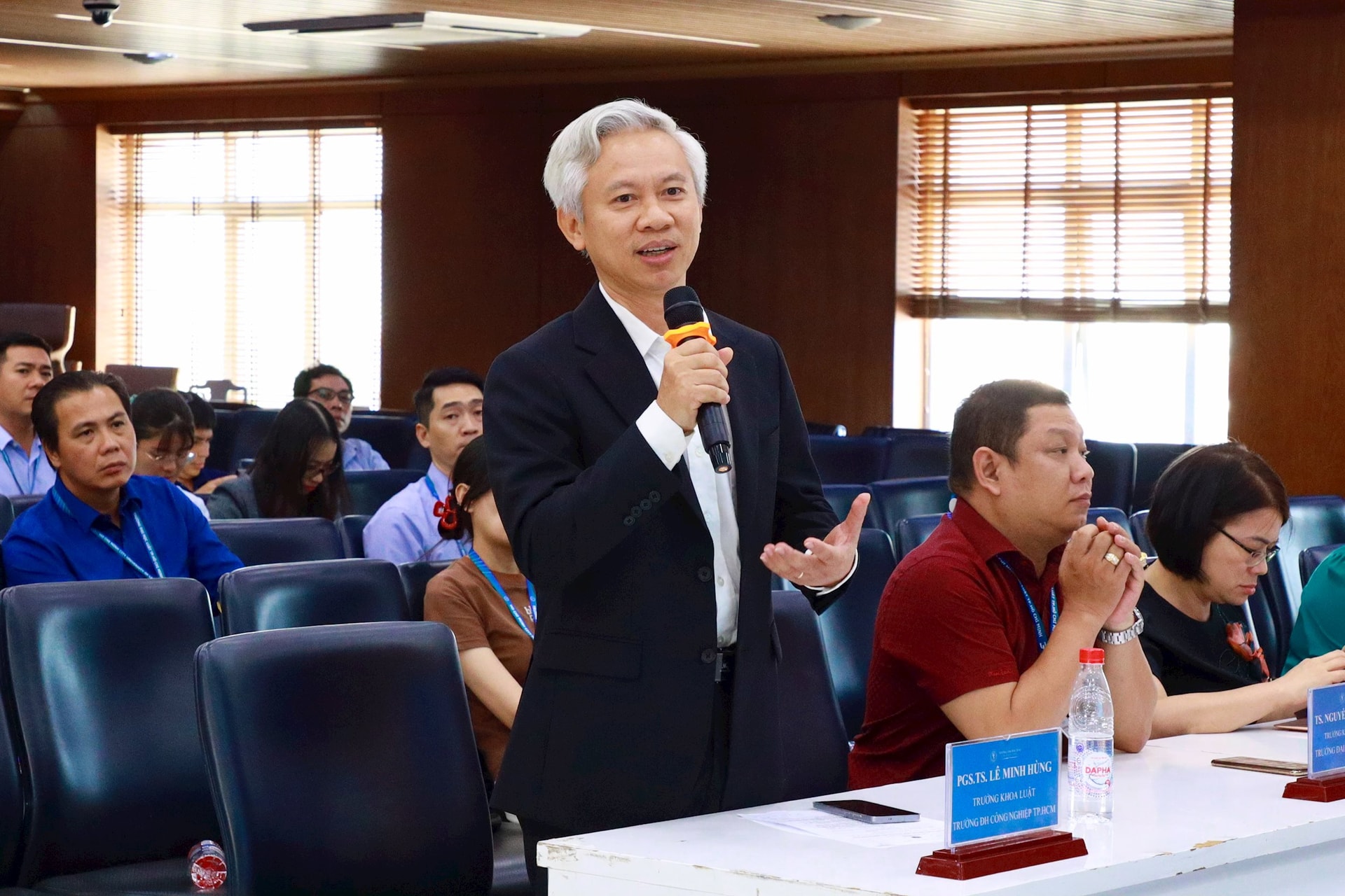toa-dam-ghi-nhan-nhieu-de-xuat-tu-cac-chuyen-gia-giang-vien-va-nha-quan-ly-ve-phat-trien-chuong-trinh-lien-nganh-trong-dao-tao-phap-luat.jpg