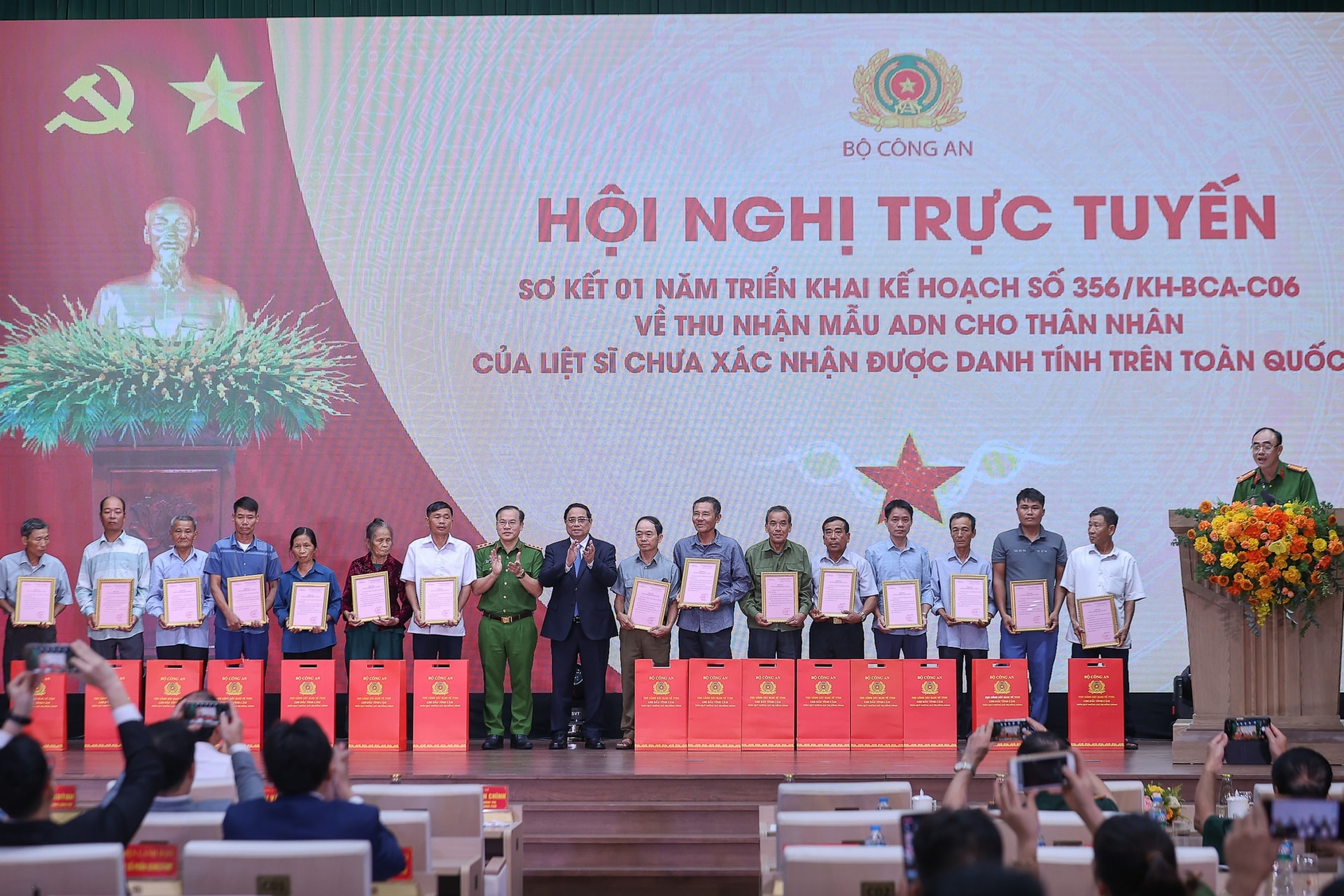Thủ tướng: Quy tập hài cốt, xác minh danh tính liệt sĩ 