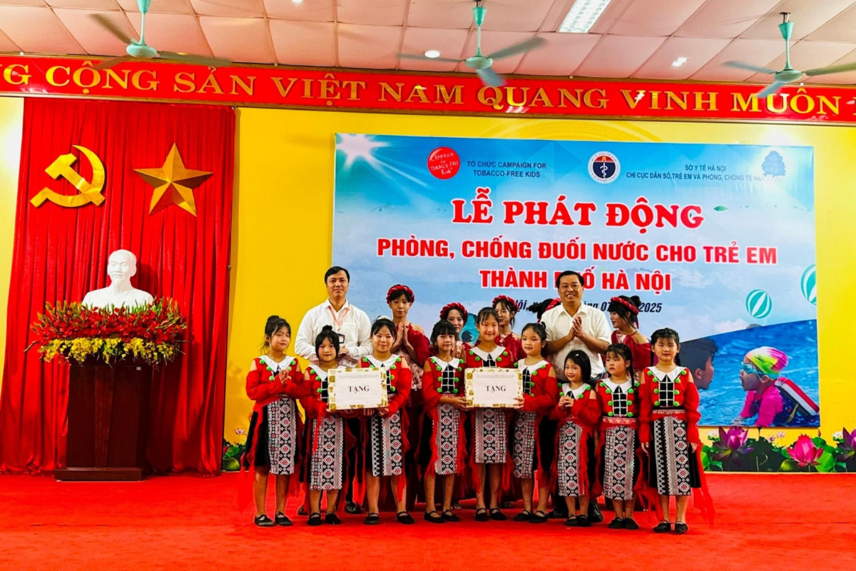 tang-qua-tre-em-tai-le-phat-dong..png