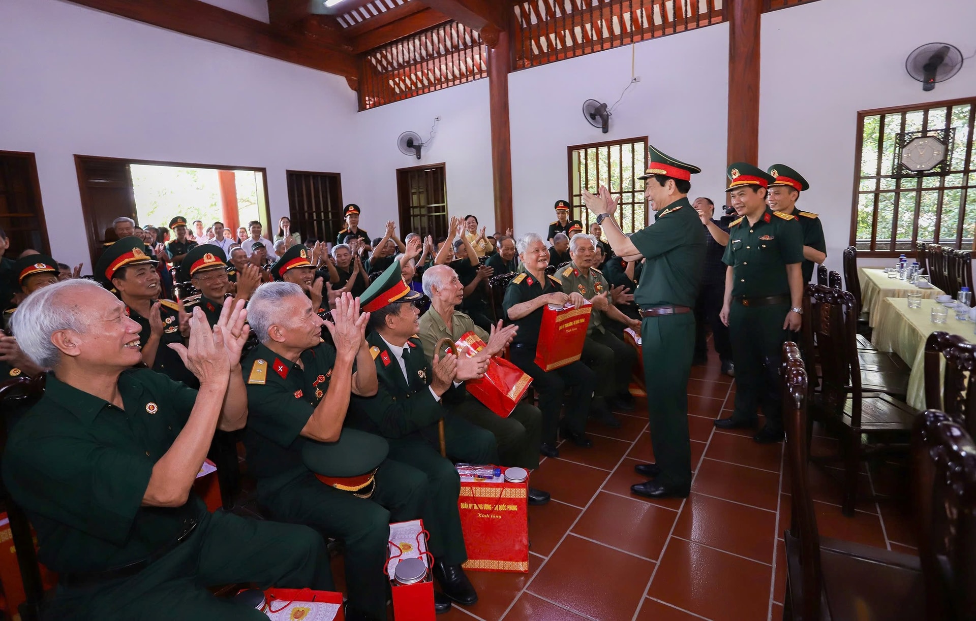 dai-tuong-phan-van-giang-5-.jpg