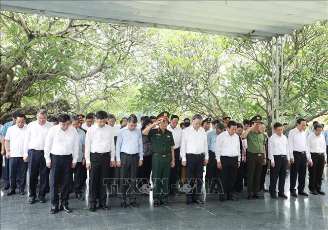 Tổng Bí thư Tô Lâm dâng hương tưởng niệm các Anh hùng, Liệt sĩ tại Điện Biên- Ảnh 3.