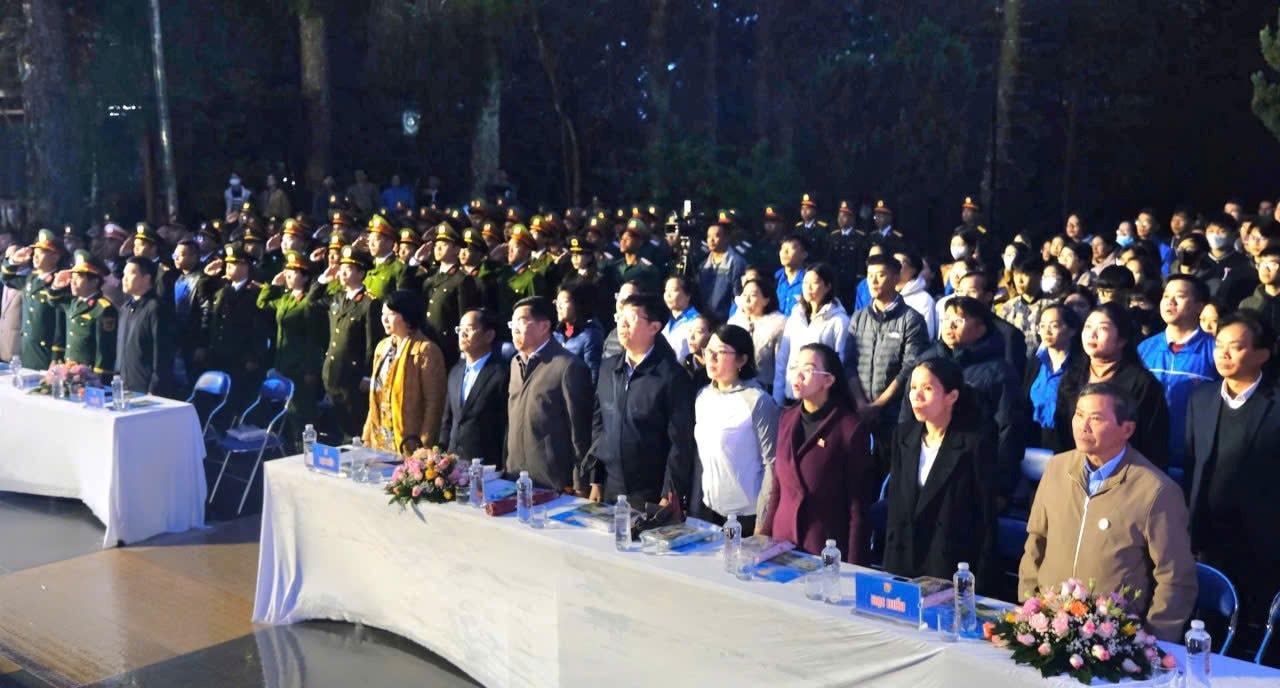 lam-dong-cham-lo-nguoi-co-cong-2(1).jpg
