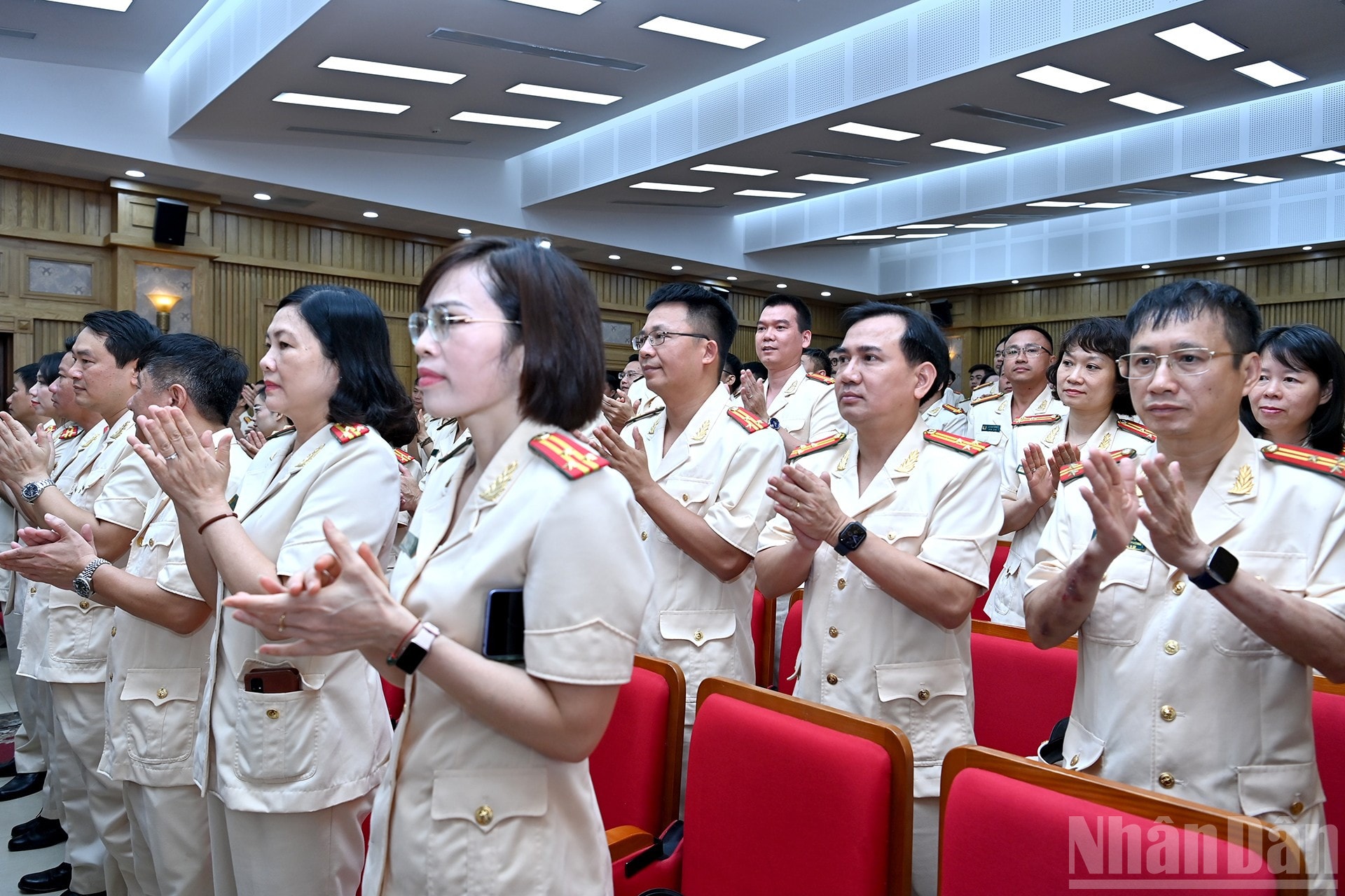 ndo_br_a12-bnd-6300.jpg